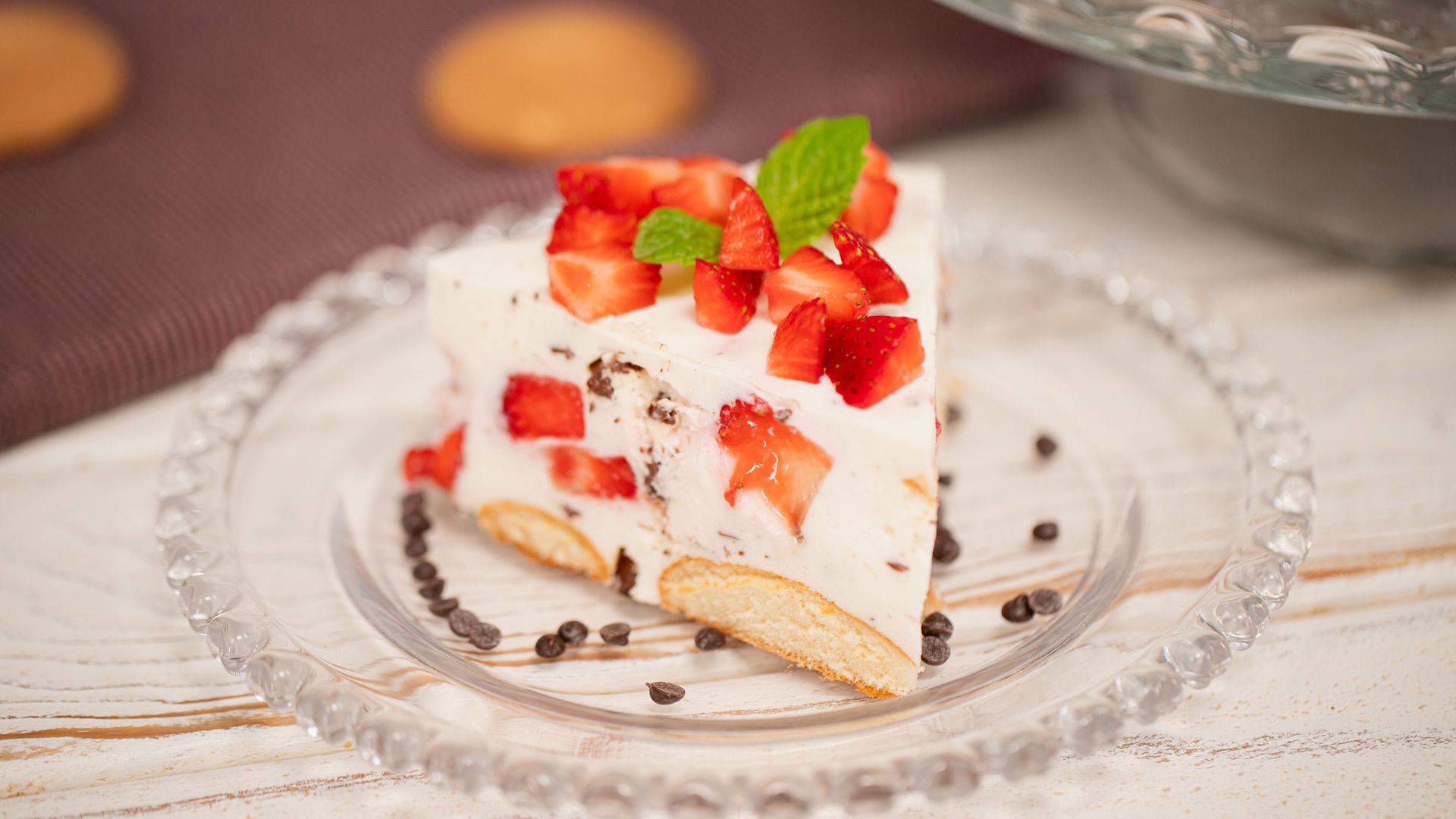 Ser twarogowy połącz z innym nabiałem. Wyjdzie najlepszy sernik na zimno z truskawkami