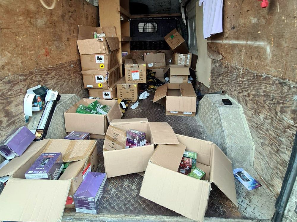 Miały trafić na nocny bazar. Policja przejęła tysiące e-papierosów
