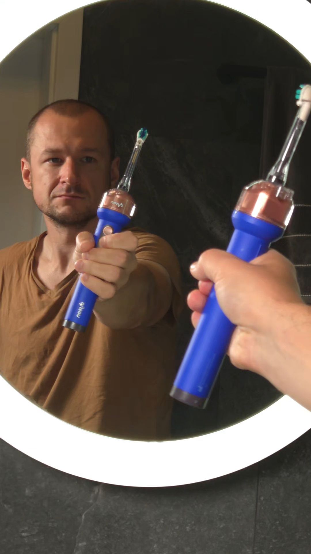 Myłem zęby szczoteczką z kamerą. Tak działa Dyson CameraJet