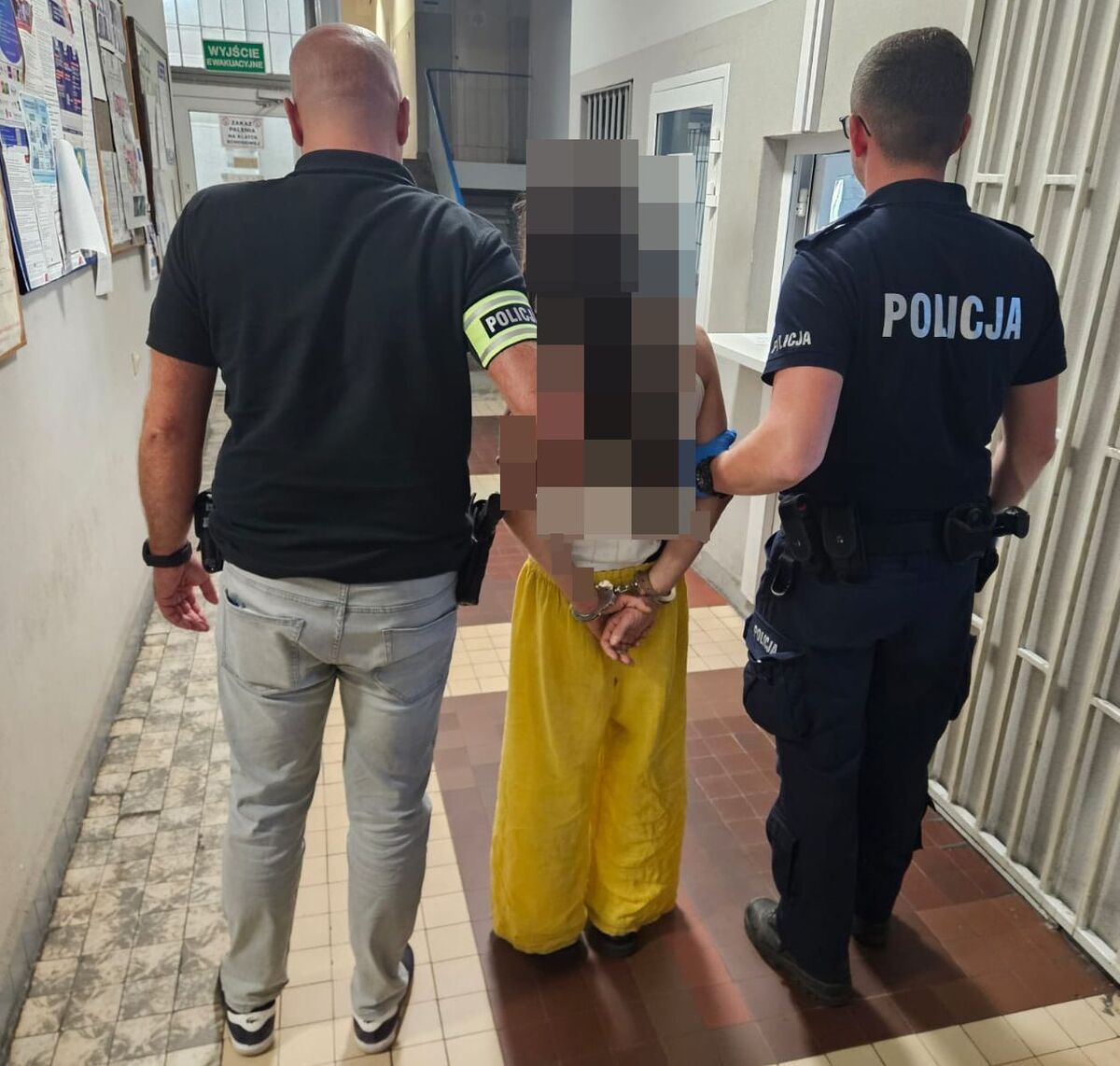 Zabrali dzieci kuratorowi i uciekli. Akcja policji pod Wołowem