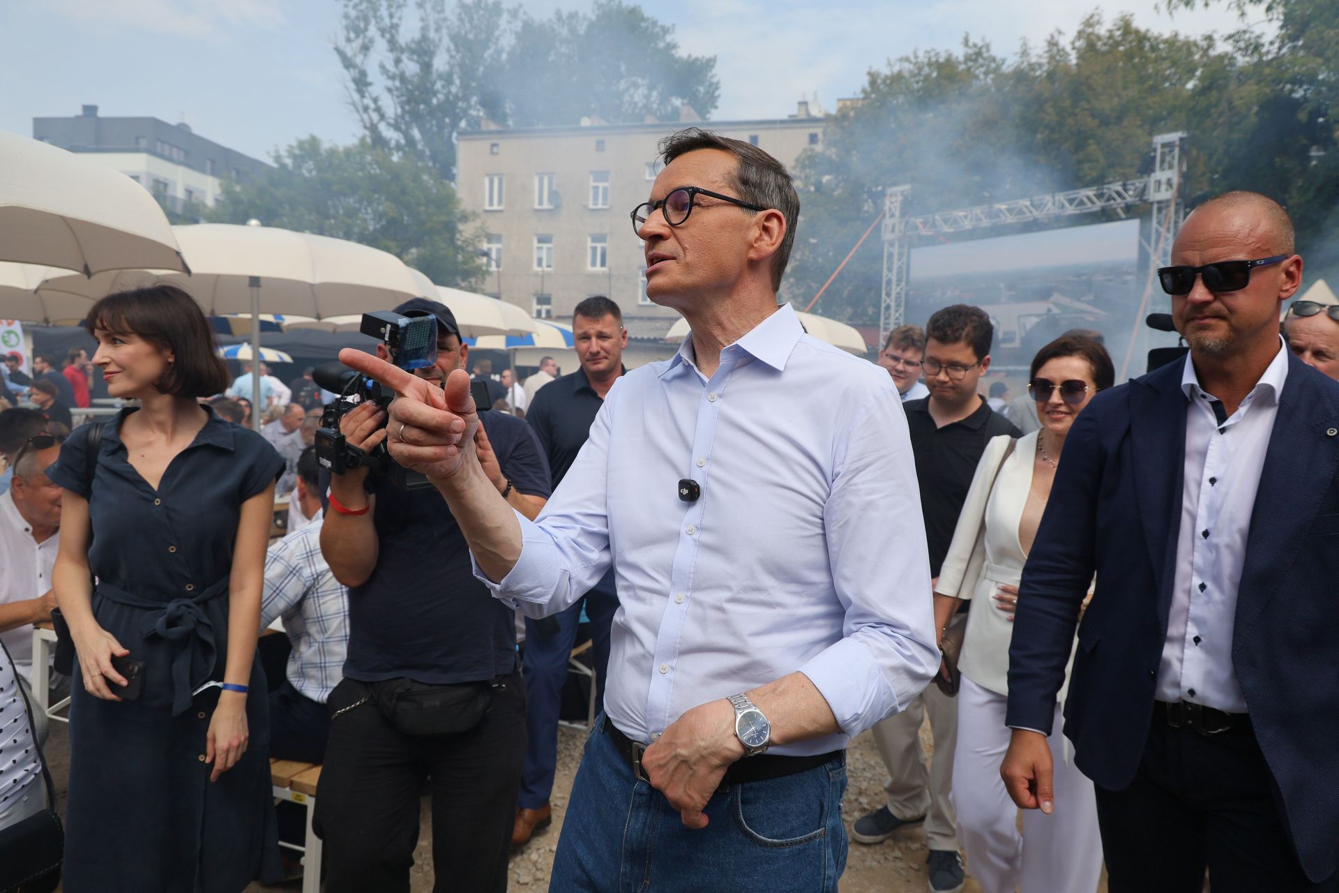 Morawiecki zachwycony grillem. "Fenomenalna atmosfera"