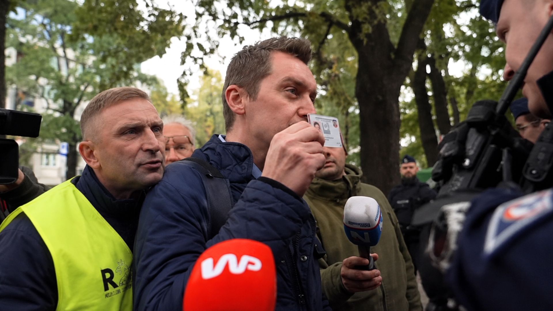 Kaleta kłócił się z policją. Nagle wkroczył Bąkiewicz. Nagranie