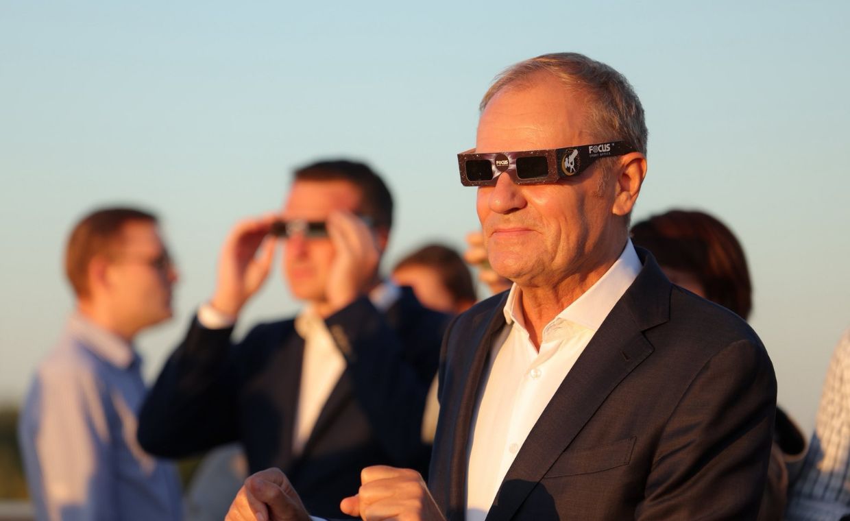 Tusk obejrzał zaćmienie słońca. Podzielił się swoimi wrażeniami