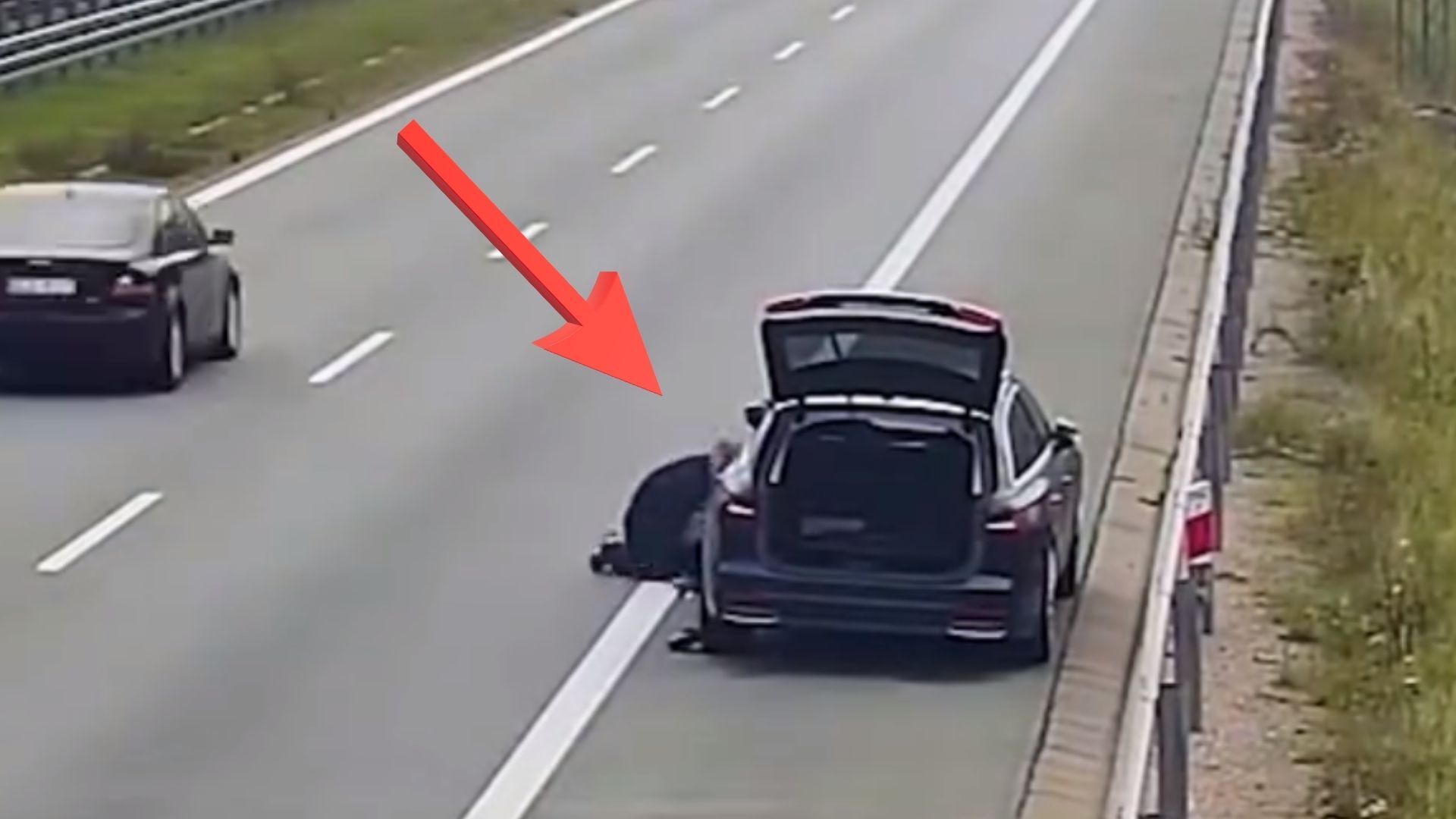 Tak zmieniał koło w aucie. Wszystko nagrała kamera na autostradzie