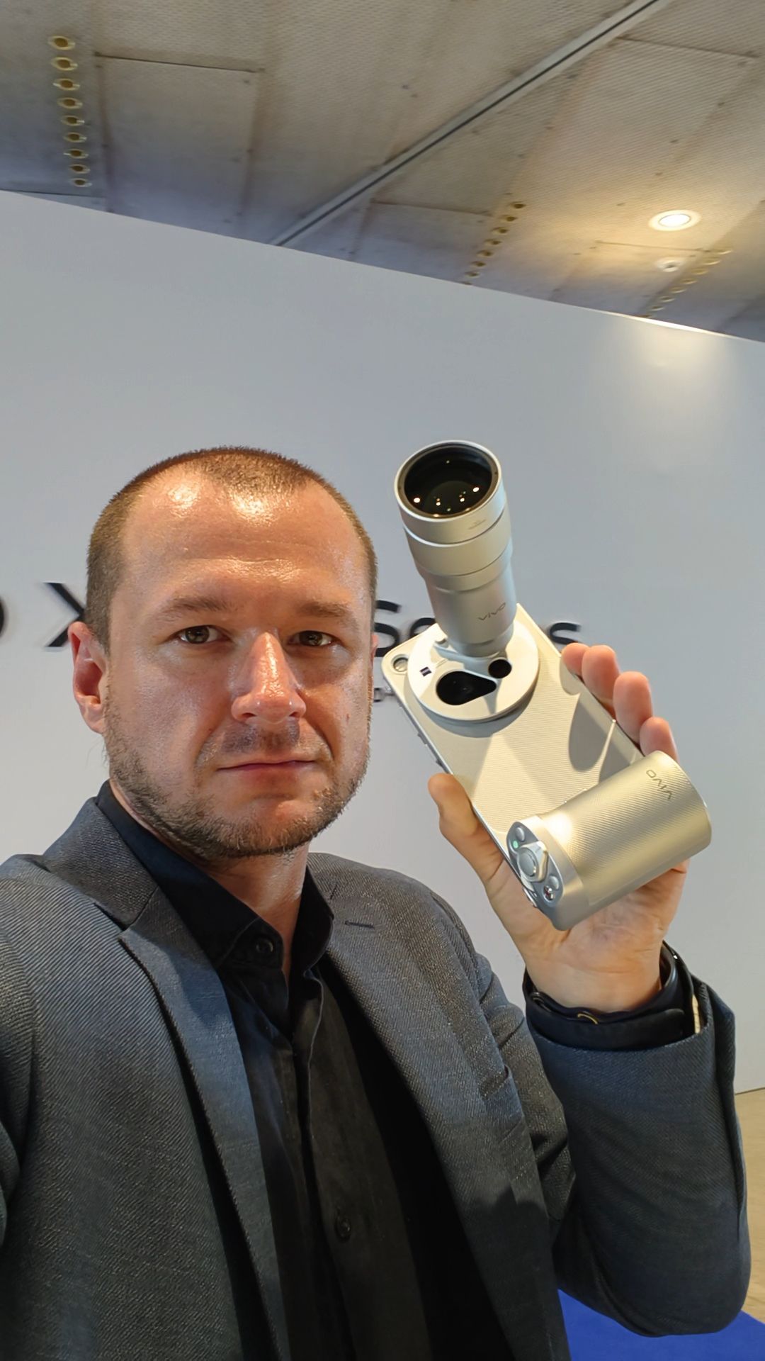 Smartfon z potężnym telekonwerterem i trzy pary słuchawek. Nowości vivo oficjalnie w Polsce