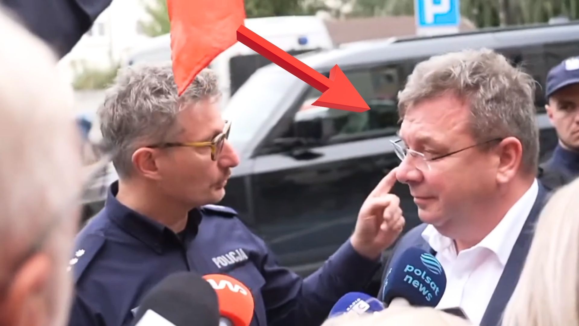 Awantura w AWS. Policjant odpowiedział Wójcikowi. "Przyjechała załoga"