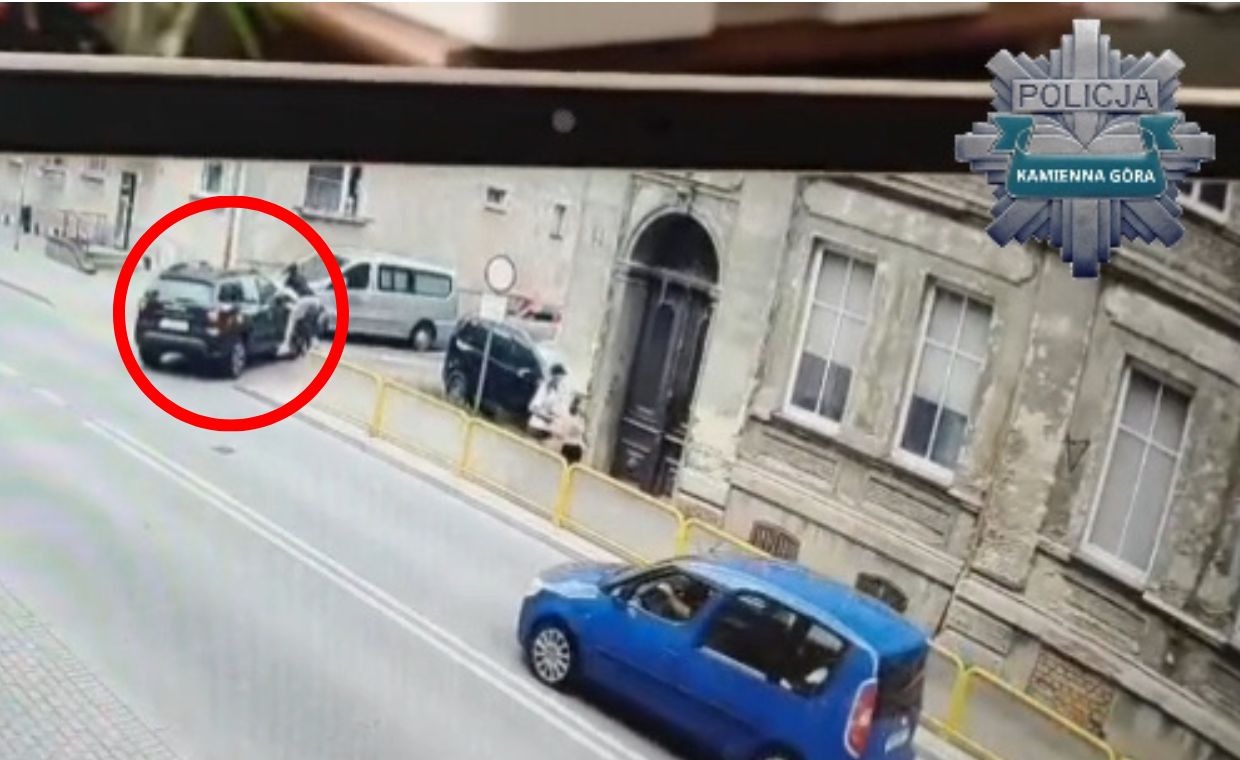 Pędził hulajnogą, wbił się w osobówkę. Nagranie ku przestrodze
