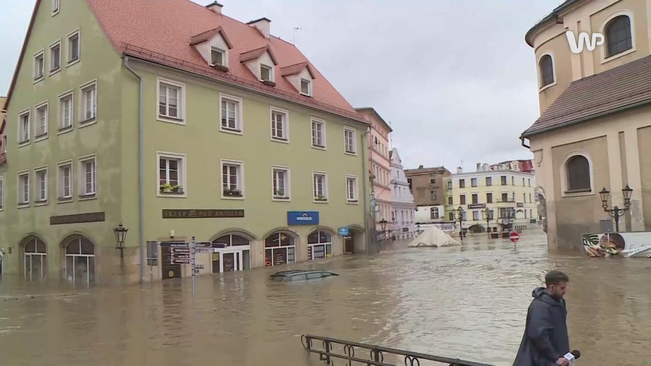 Restauracja zniknęła pod wodą. "Skala mnie przerasta"