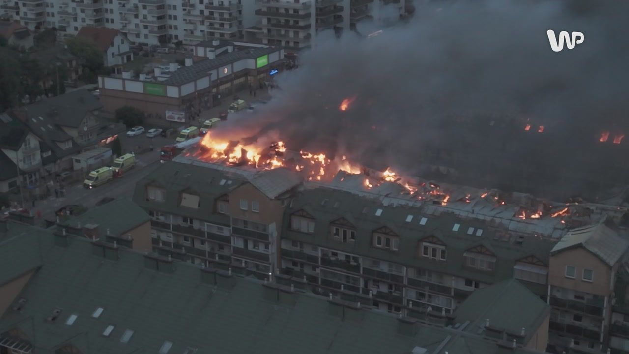 Wielki pożar pod Warszawą. Tak wygląda palący się budynek z lotu ptaka