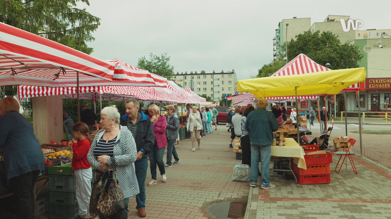 Sprawdziliśmy ceny na targowisku. "Kiedyś najtańsze owoce w sezonie, teraz nie każdy może sobie pozwolić"