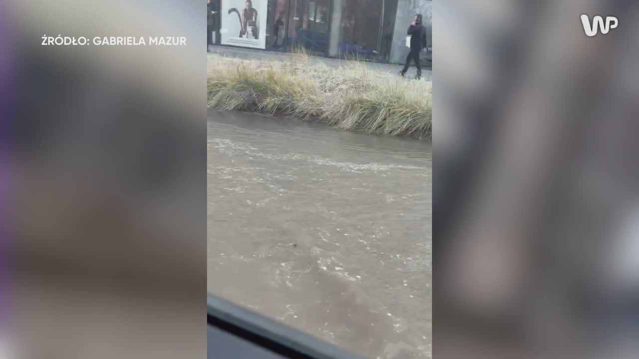 Wielka awaria we Wrocławiu, ulica całkowicie zalana. Mamy nagranie
