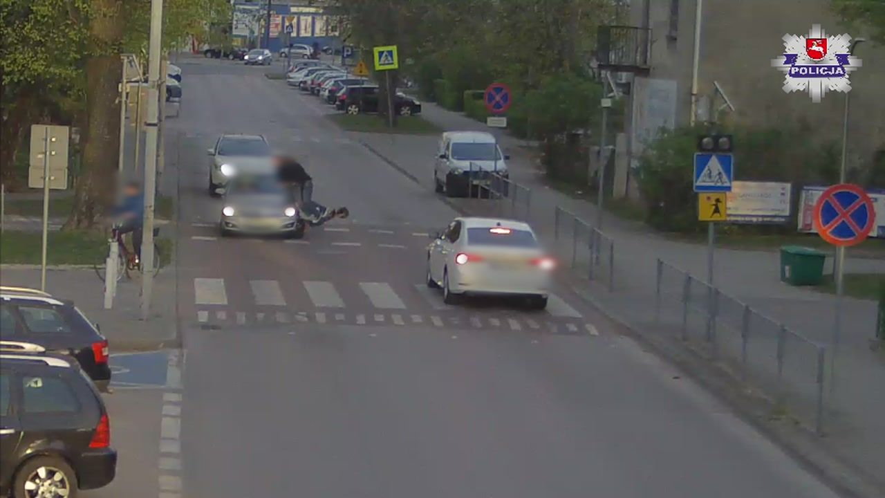Dwie nastolatki na jednej hulajnodze. Wjechały wprost w auto