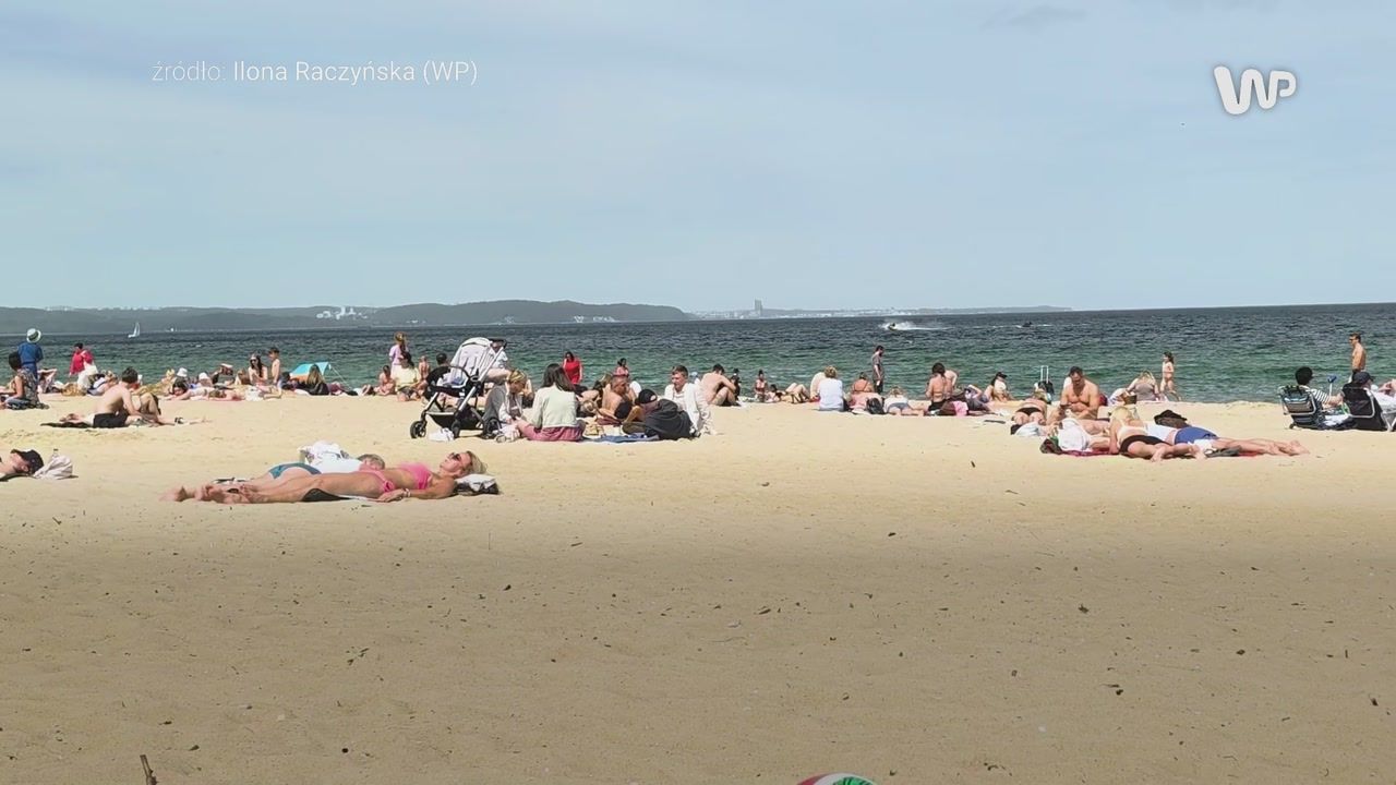 26 stopni i tłumy jak w środku lata. Wideo z plaży