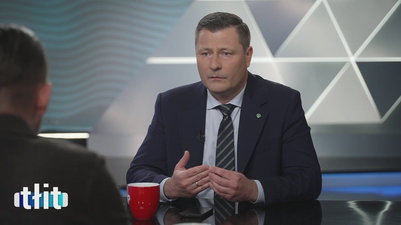 Poseł wydał krocie na wynajem auta. Tak się tłumaczy