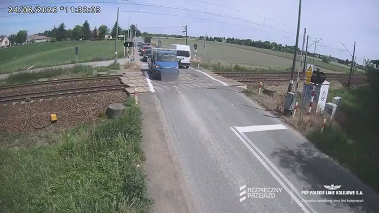 "Kilka sekund mogło zapobiec poważnemu wypadkowi". PLK pokazało nagranie