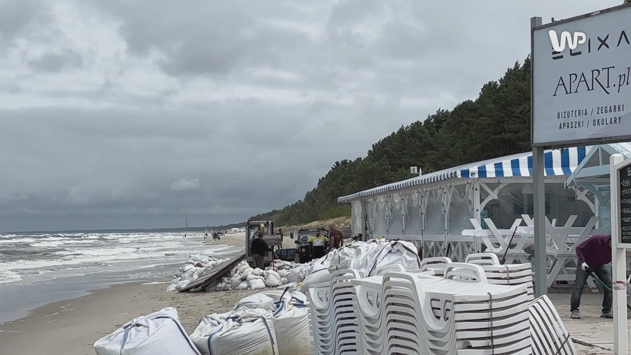 Turyści oczarowani, przedsiębiorcy załamani. Sztorm spustoszył plażę