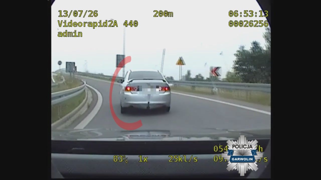 Chciał ukryć to przed policją. 20-latek wyrzucił niewielkie zawiniątko
