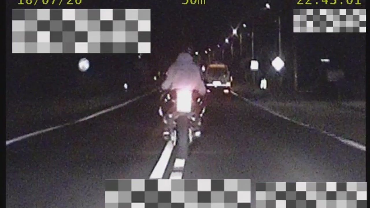 19-latek uciekał przed policją. Skończyło się kolizją z radiowozem