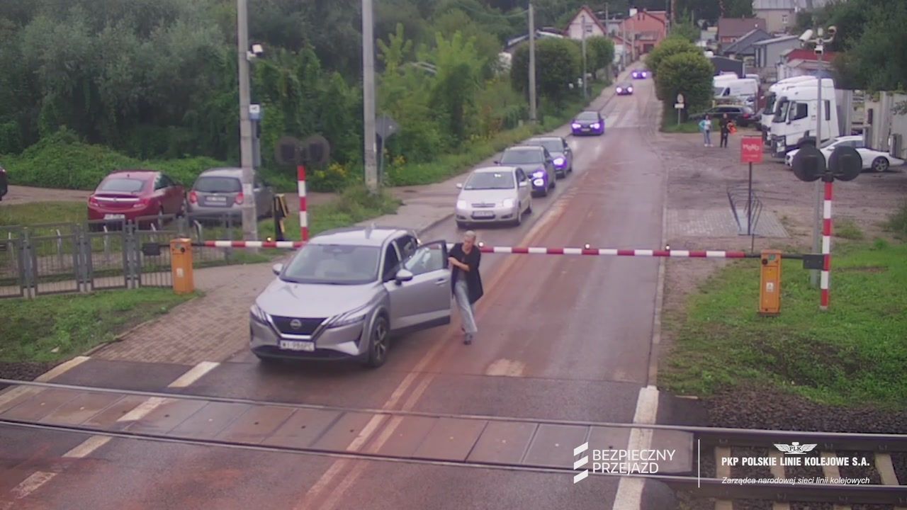 Pociąg zmiótł tam ciężarówkę. Kolejny kierowca zrobił to samo