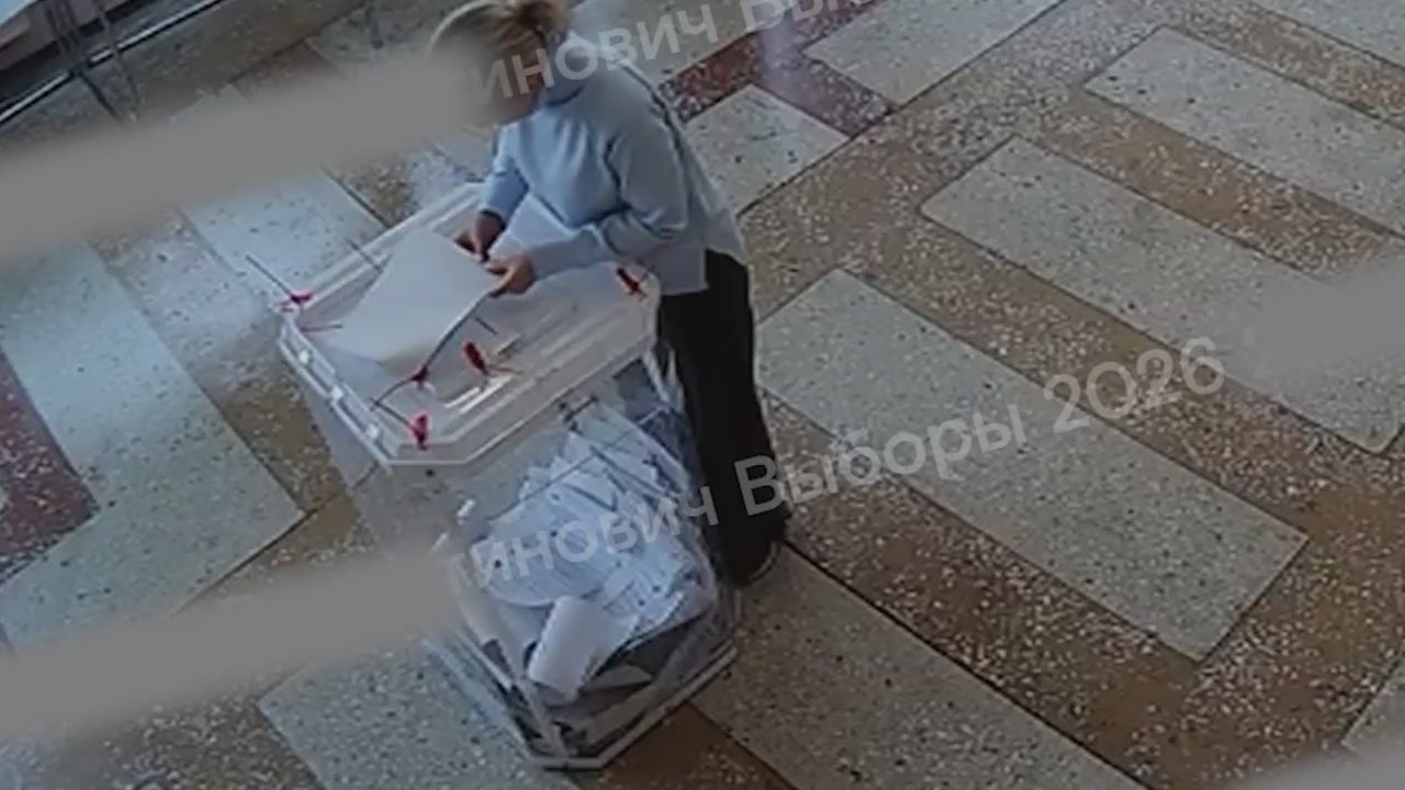 Fałszerstwo w Rosji na żywo. Kamera przyłapała członkinię komisji