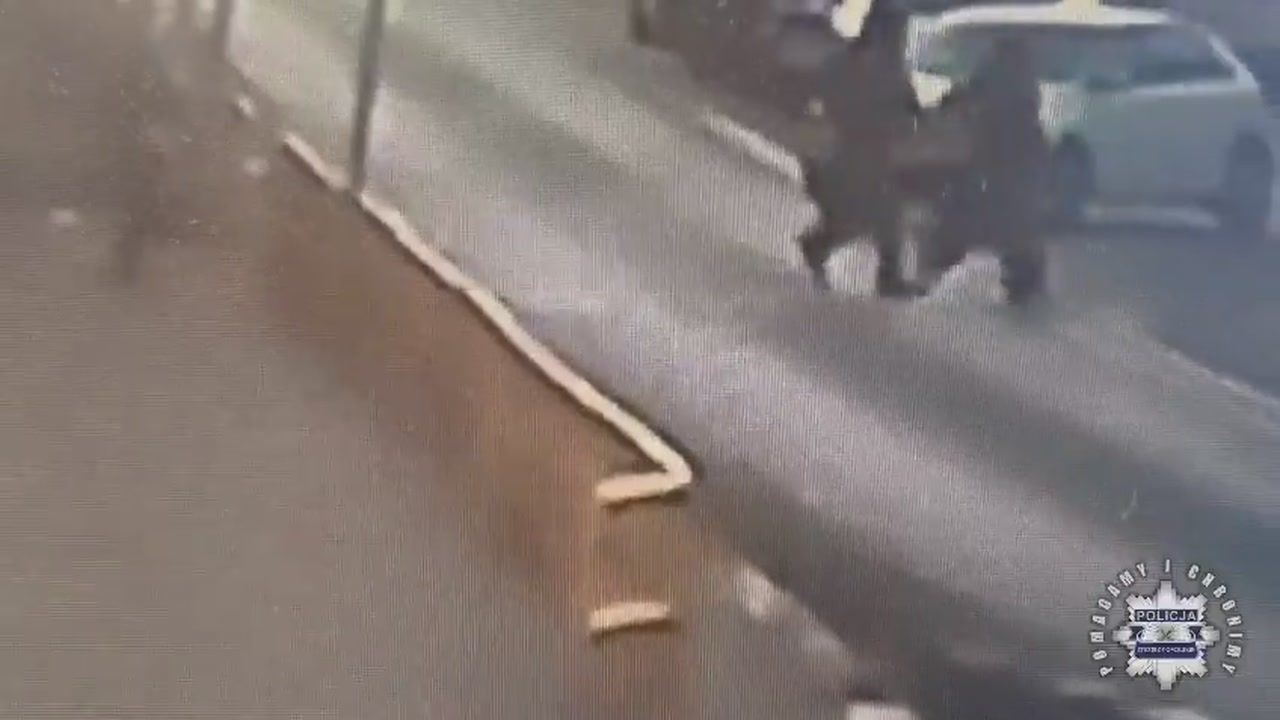 Niebezpieczny przejazd hulajnogą. Chłopiec wjechał prosto w samochód