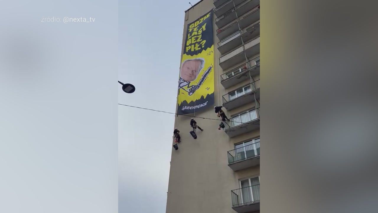 Akcja przed Sejmem. Wywiesili gigantyczny plakat z pytaniem do Tuska