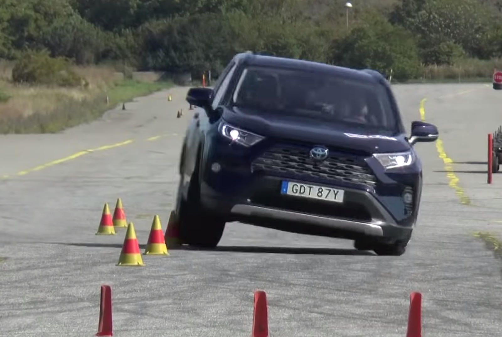 Toyota Rav4 Test Łosia - Wynik, Prędkość, Bezpieczeństwo, Video | Autokult.pl