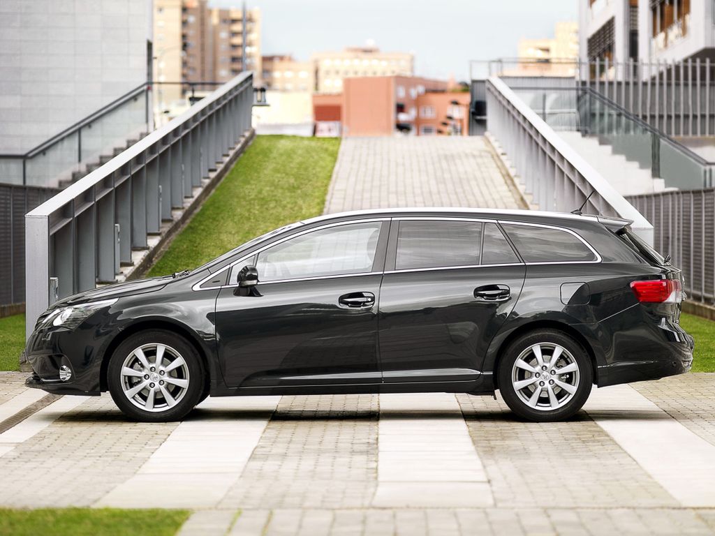 Benzynowa Toyota Avensis (2008-2015) - Porady, Opinie, Czy Warto Kupić | Autokult.pl