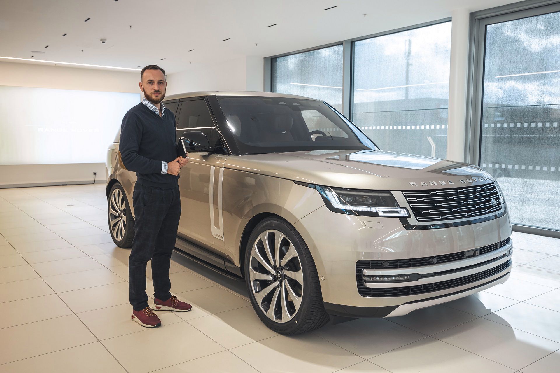 Nowy Range Rover Już Tu Jest. Nie Wyglądał Mi Na Nowego, Póki Nie Zobaczyłem Jego Tyłu | Autokult.pl