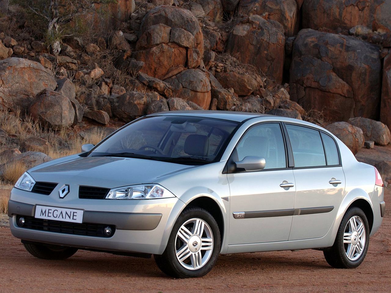 Меган два. Renault Megane 2006 седан. Renault Megane 2 2003. Рено Меган 2 седан. Рено Меган седан 2006.