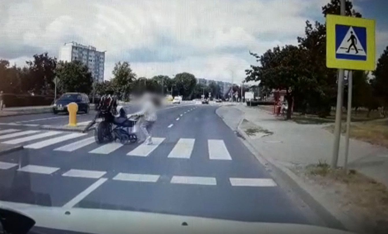 Motocyklista Potrącił Wózek, A Potem Uciekł. Policja I Tak Go Złapała ...