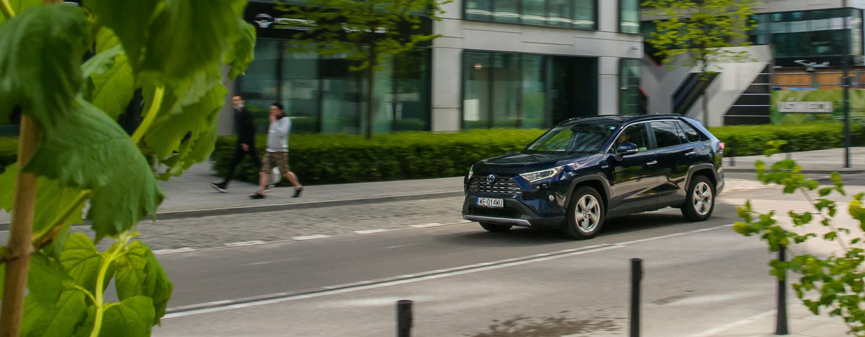 Jak oszczędna jest hybryda w mieście? Sprawdziłem to na przykładzie Toyoty RAV4 | Autokult.pl