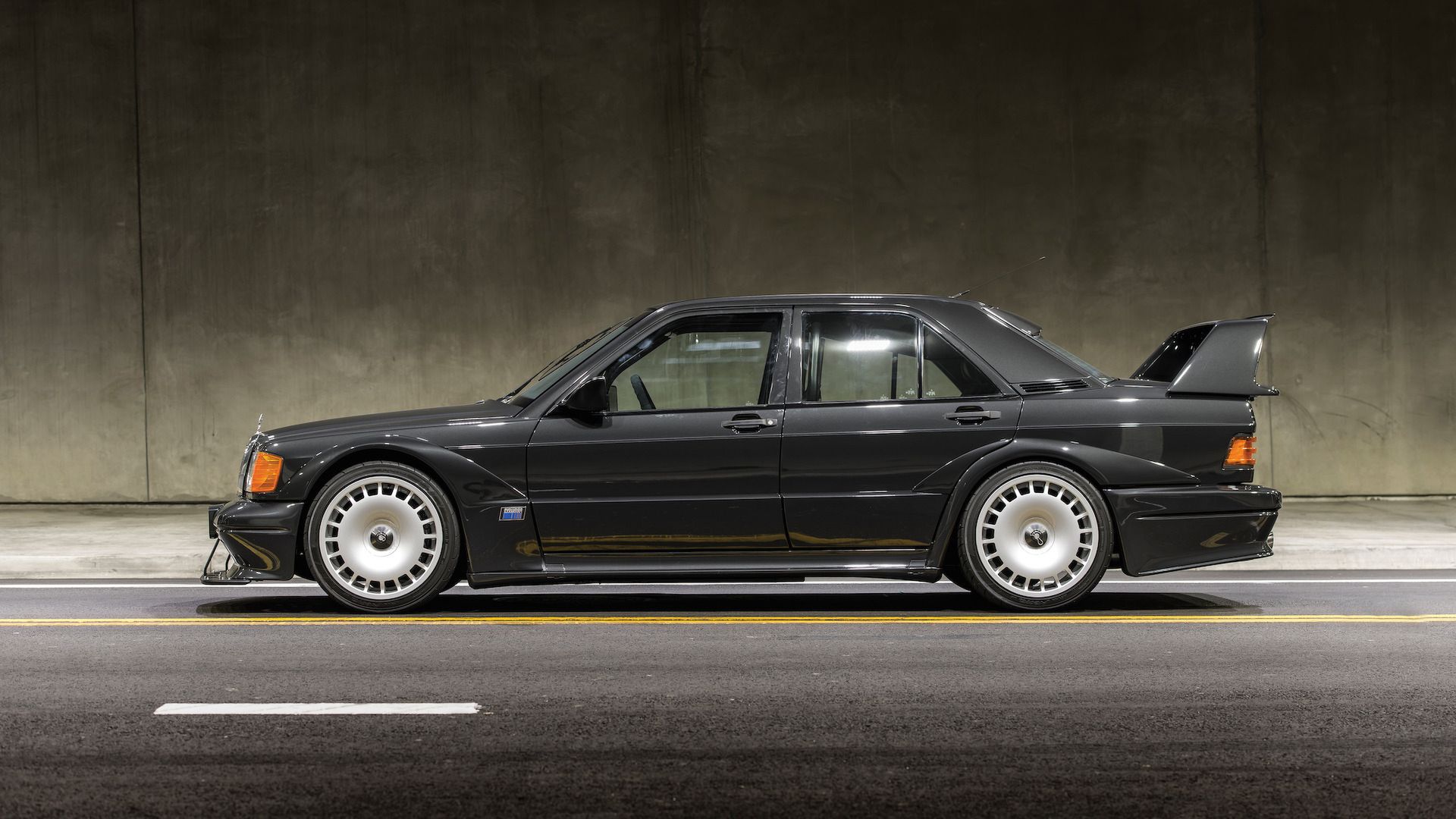 Legendarny Mercedes 190 E 25 16 Evolution Ii Na Aukcji Za 200 000 Dolarów