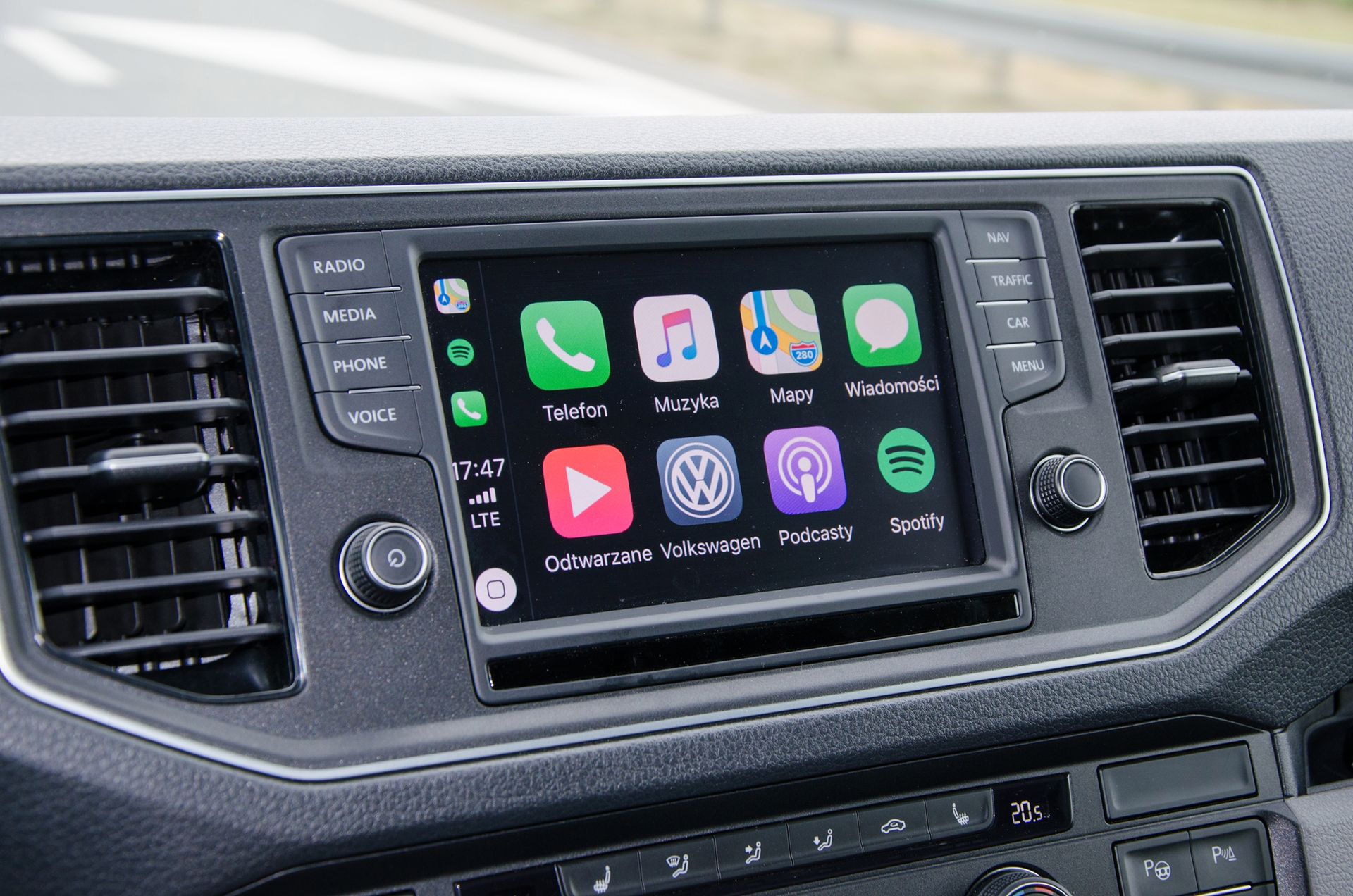 Apple CarPlay - jak podłączyć?