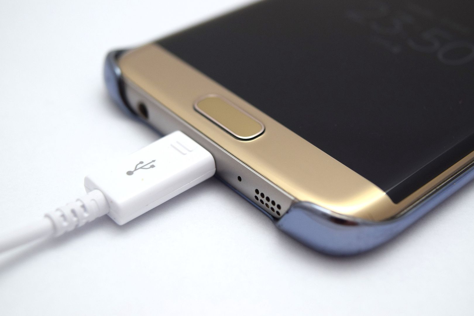 Public USB ports may infect your phone with malware, experts warn