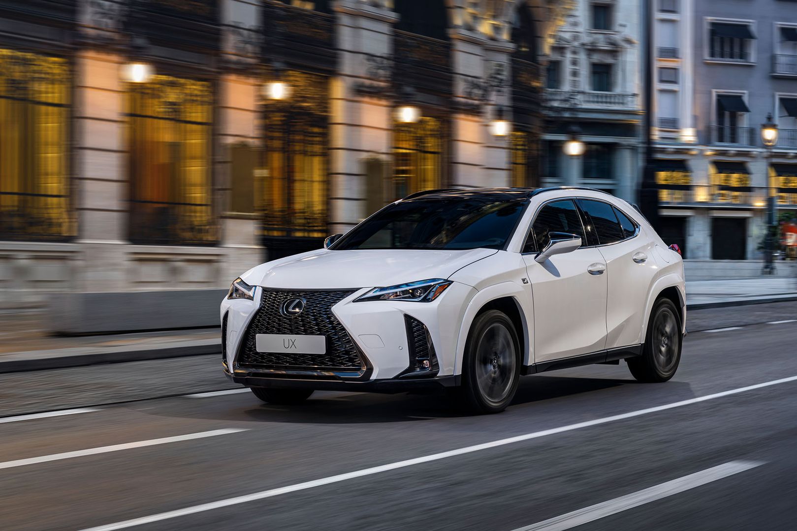 Nowy Lexus UX, czyli udoskonalona wersja miejskiego crossovera