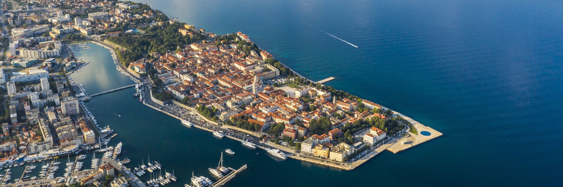 Zadar, malownicze miasteczko położone wzdłuż oszałamiającego dalmatyńskiego wybrzeża Chorwacji