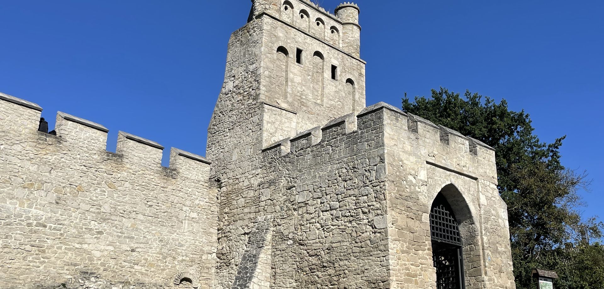 Zamek w Szydłowie - miasteczku nazywanym stolicą śliwki