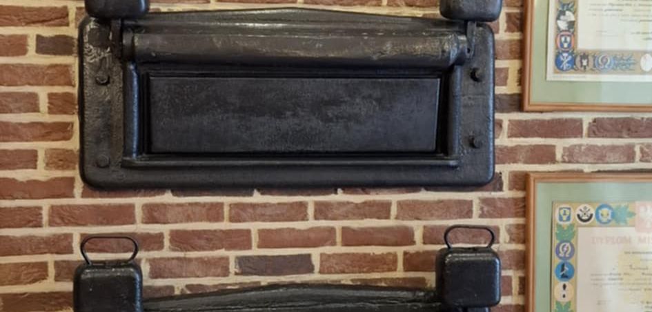 Drzwi od starego pieca chlebowego