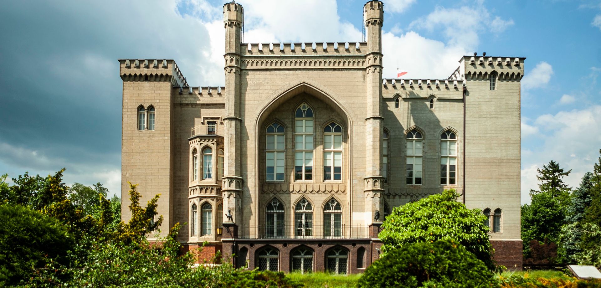 Zamek w Kórniku słynie z bryły w stylu angielskiego neogotyku