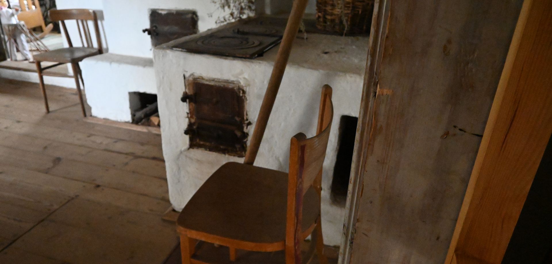 W każdej izbie znajdował sie piec