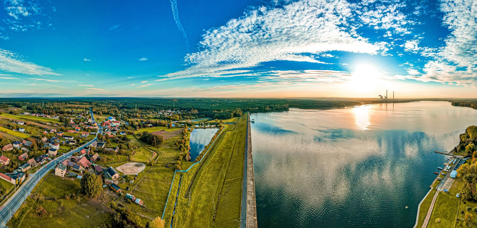 Jezioro Rybnickie jesienią z lotu ptaka