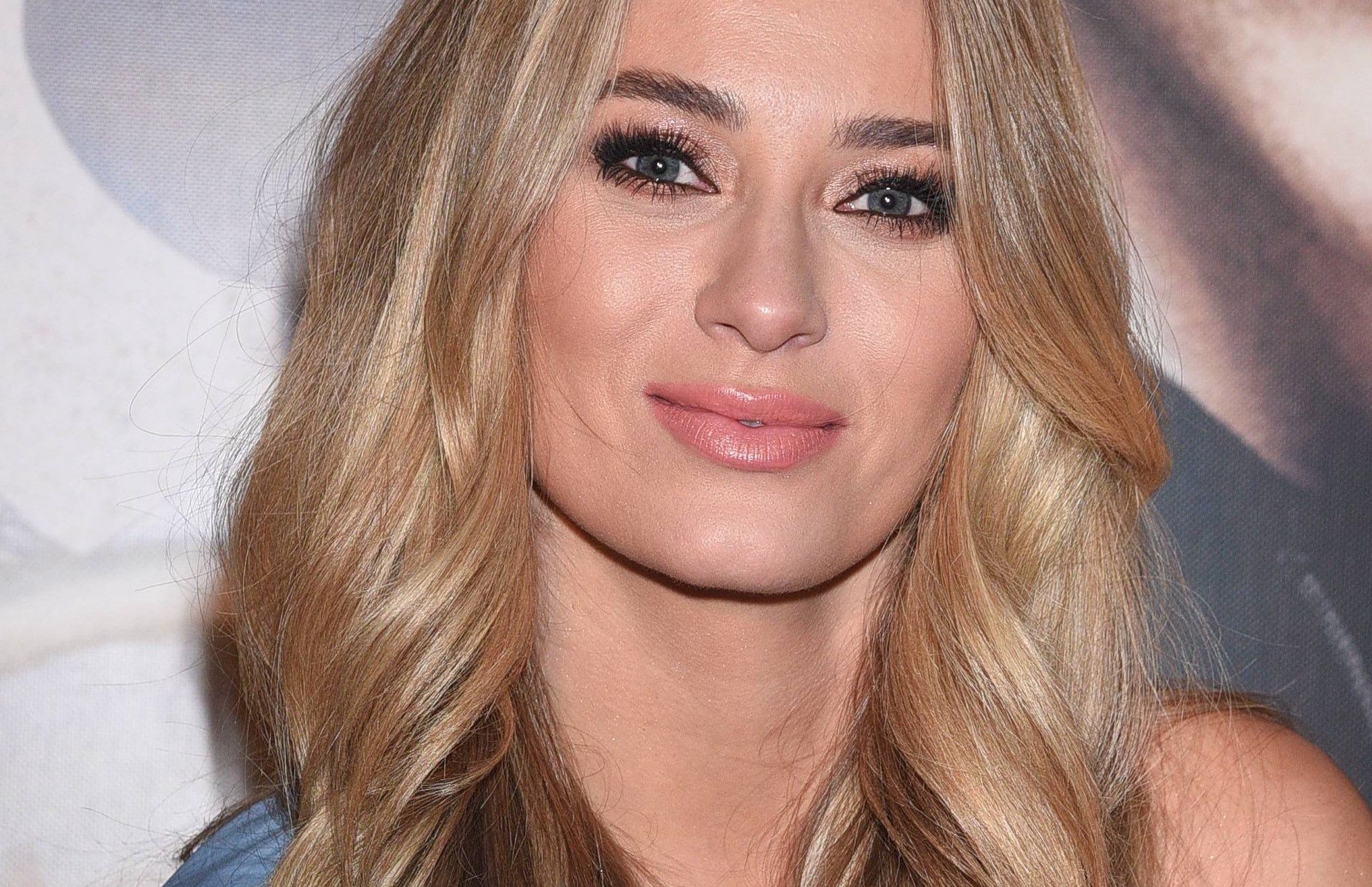 Marcelina Zawadzka w ciasnym wdzianku. Modelka miała kontuzję