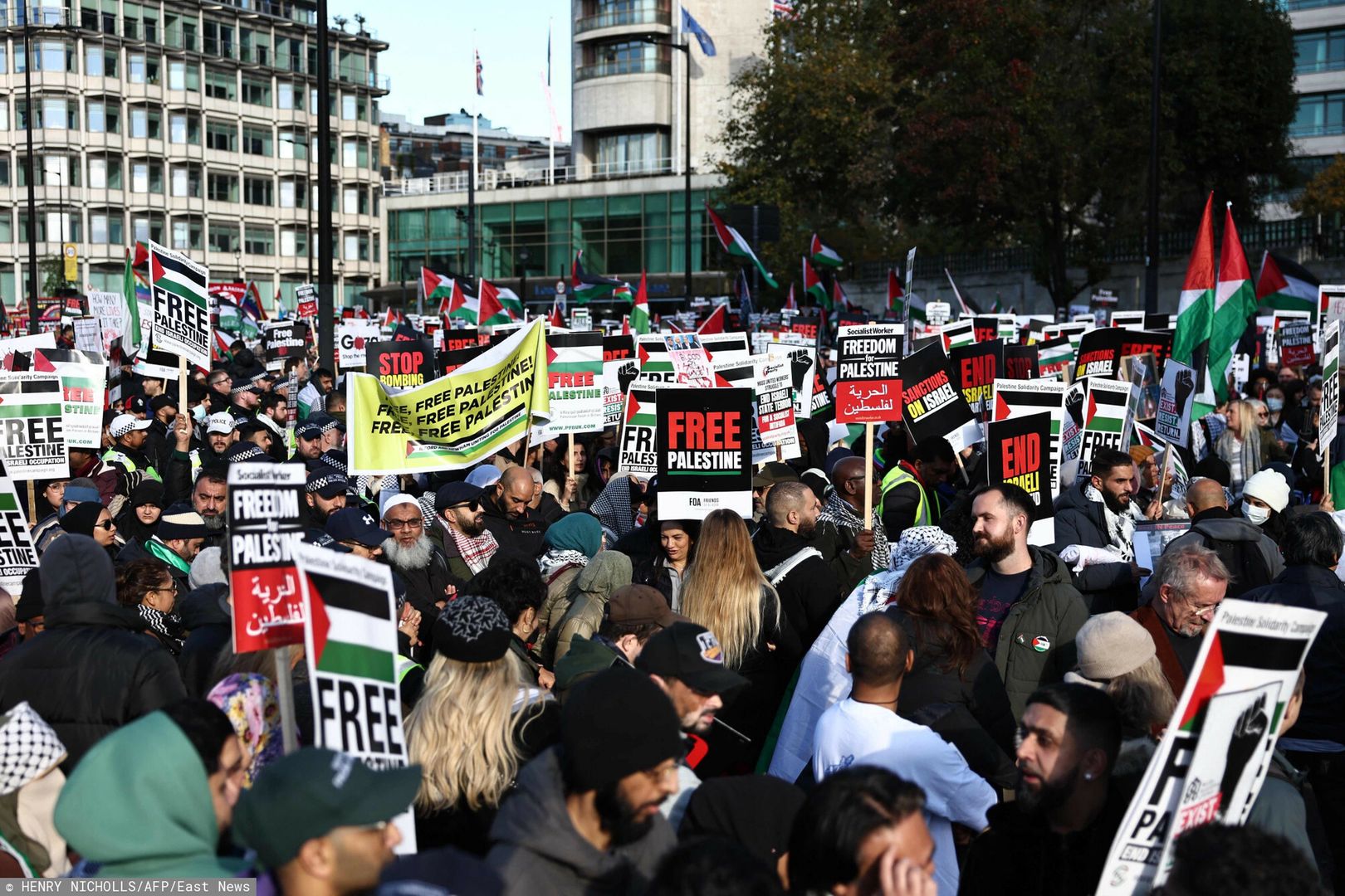 Riots on London streets: Far-right supporters clash with police ahead ...