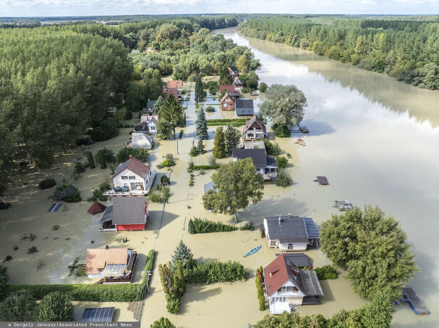 Budapest Braces For Danube Peak As Flood Crisis Intensifies