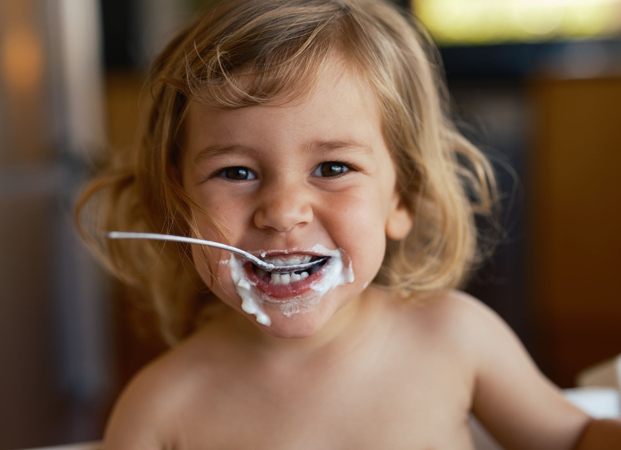 Girl eating a yogurt
Happy smiling girl eating a yogurt for breakfast
Roc Canals