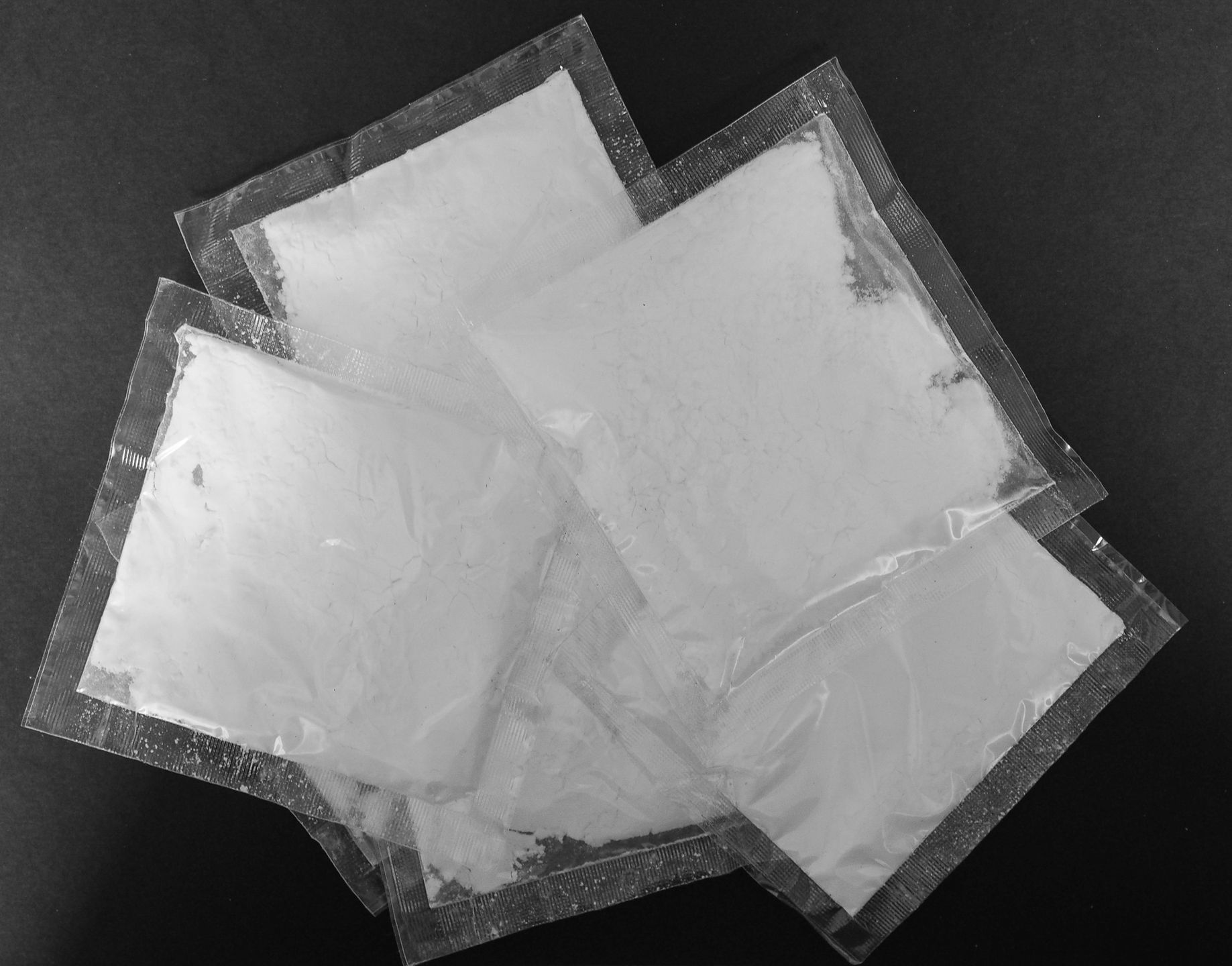 Francja Kilogramy kokainy na plażach. Wyrzuciło je morze