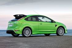 Ford Focus RS Mk 2 jeszcze do niedawna był poza zasięgiem miłośników samochodów sportowych, ale dziś takie auto można kupić już za ok. 100 tys. zł.