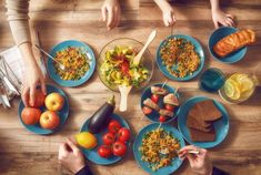 Jak zapobiegać przejadaniu się i podjadaniu między posiłkami?