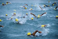 Pływanie jest pierwszą konkurencją triathlonu. Kolejne to kolarstwo i bieganie